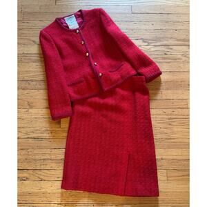 Chanel Vintage Tweed Wool Red Skirt Suit Set FR 40 US 8 Gold Lion Buttons